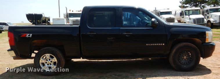 image for item DG4105 2007 Chevrolet Silverado 1500 Crew Cab pickup truck