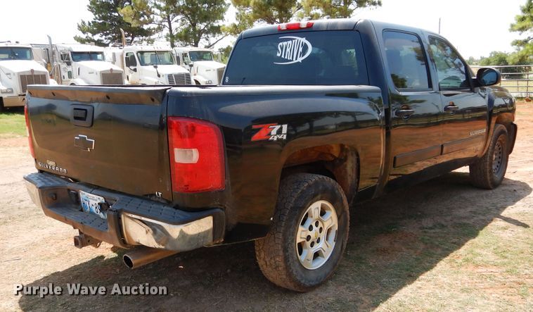 image for item DG4105 2007 Chevrolet Silverado 1500 Crew Cab pickup truck