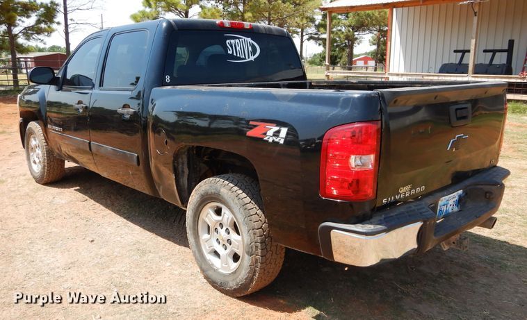 image for item DG4105 2007 Chevrolet Silverado 1500 Crew Cab pickup truck