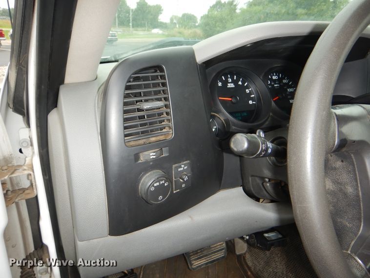 image for item DG4903 2008 GMC Sierra 1500 pickup truck
