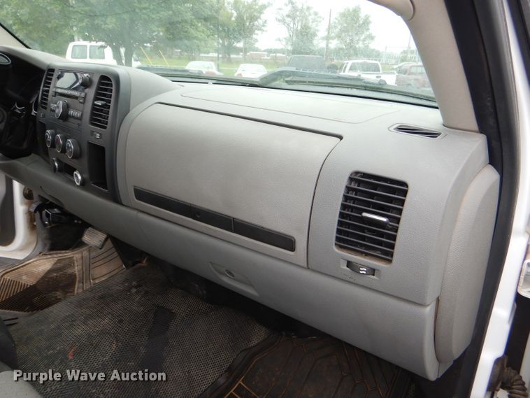 image for item DG4903 2008 GMC Sierra 1500 pickup truck