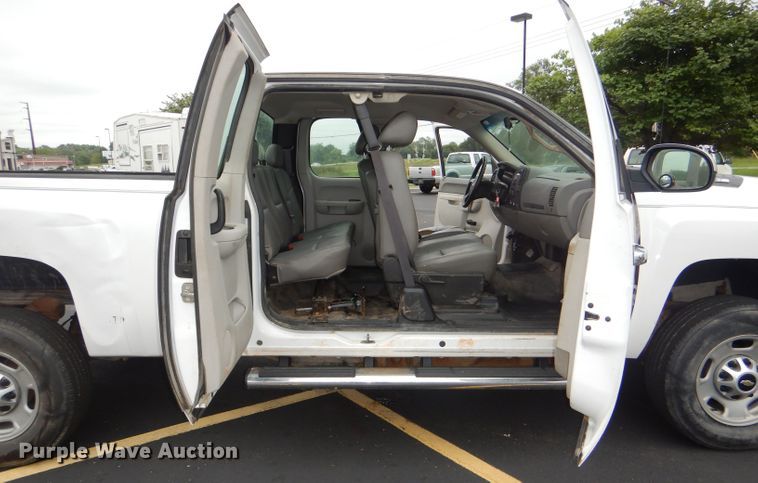 image for item DG4904 2012 Chevrolet Silverado 2500HD Ext. Cab pickup truck