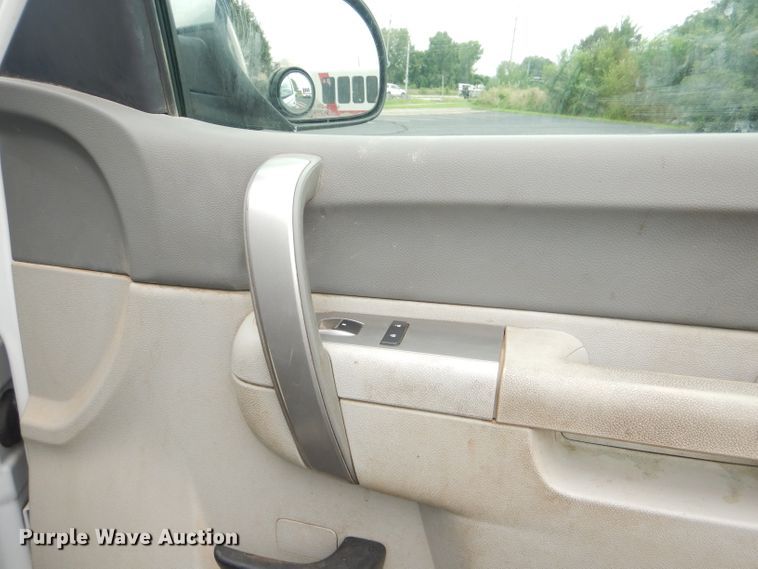 image for item DG4904 2012 Chevrolet Silverado 2500HD Ext. Cab pickup truck