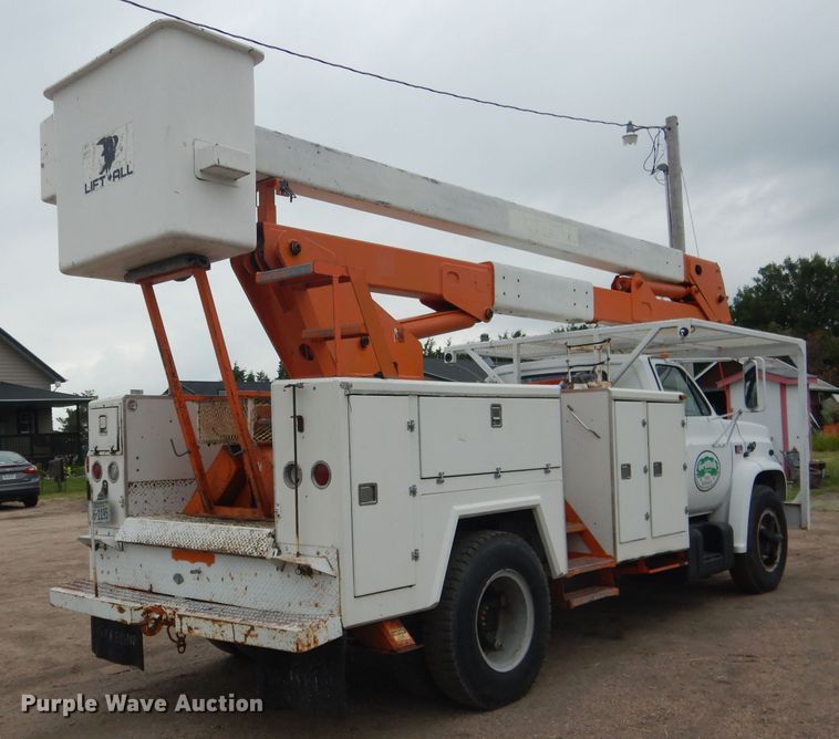 image for item DG5816 1990 GMC C6500 bucket truck
