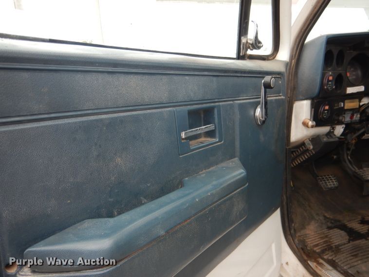 image for item DG5816 1990 GMC C6500 bucket truck