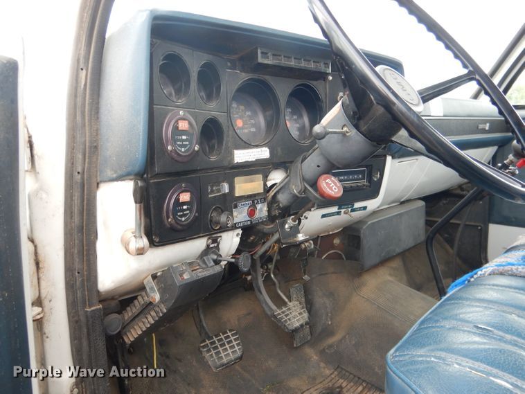 image for item DG5816 1990 GMC C6500 bucket truck