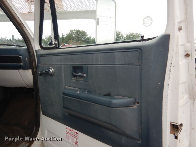 image for item DG5816 1990 GMC C6500 bucket truck