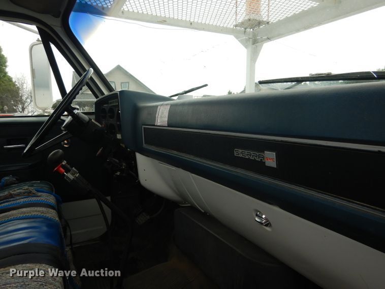 image for item DG5816 1990 GMC C6500 bucket truck