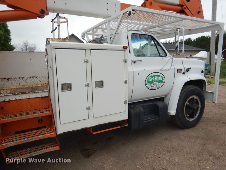 image for item DG5816 1990 GMC C6500 bucket truck