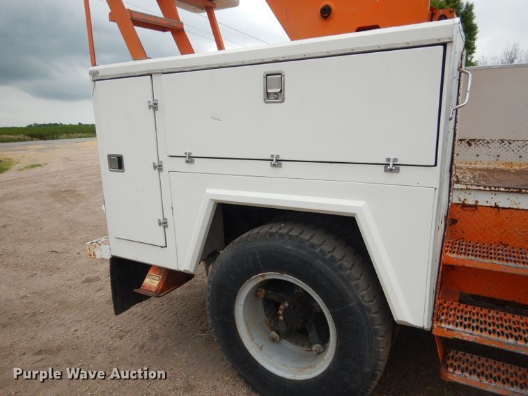 image for item DG5816 1990 GMC C6500 bucket truck