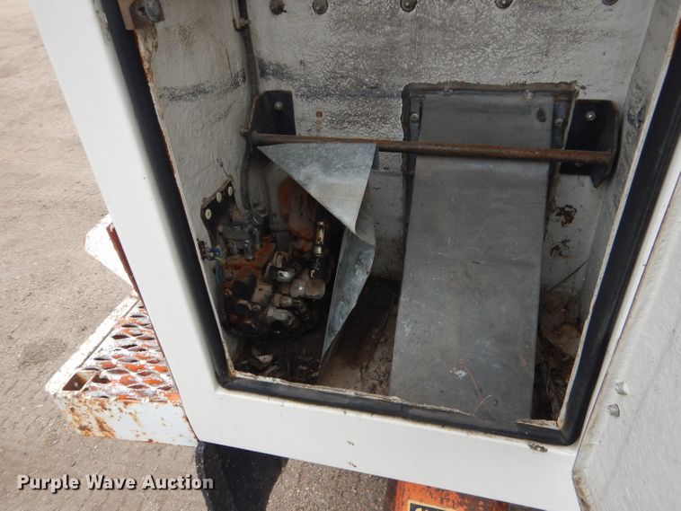 image for item DG5816 1990 GMC C6500 bucket truck