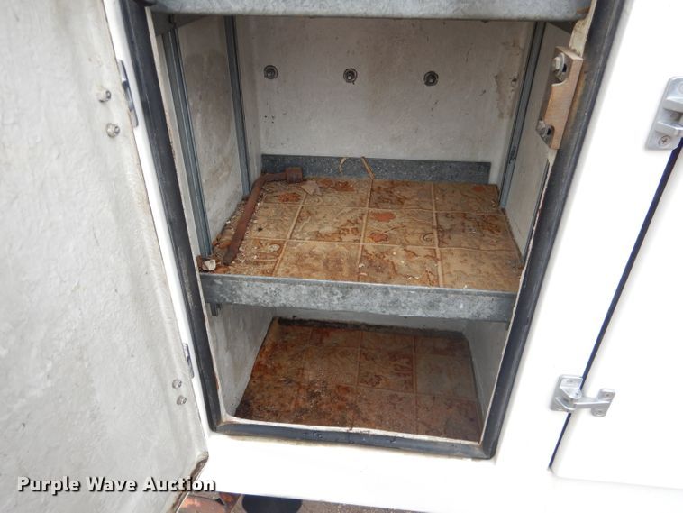 image for item DG5816 1990 GMC C6500 bucket truck