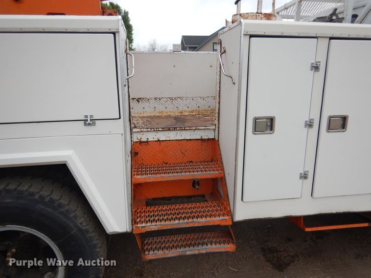 image for item DG5816 1990 GMC C6500 bucket truck