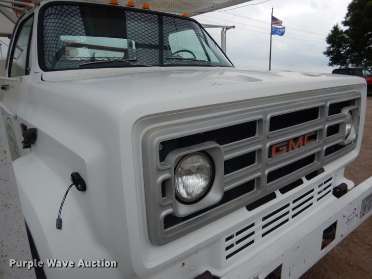 image for item DG5816 1990 GMC C6500 bucket truck