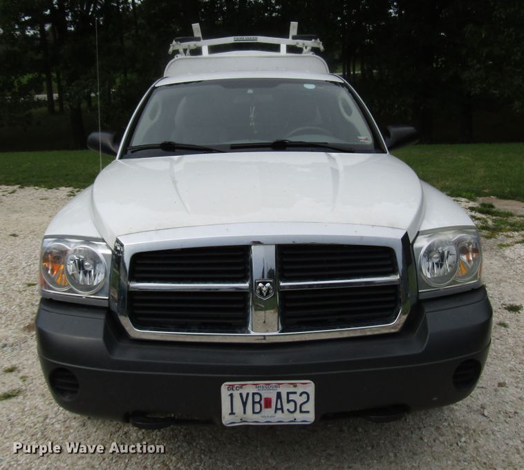 image for item DG8046 2006 Dodge Dakota Club Cab pickup truck