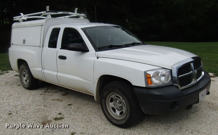image for item DG8046 2006 Dodge Dakota Club Cab pickup truck