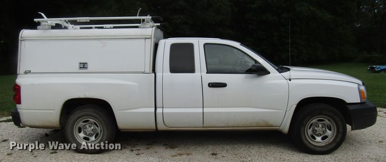 image for item DG8046 2006 Dodge Dakota Club Cab pickup truck