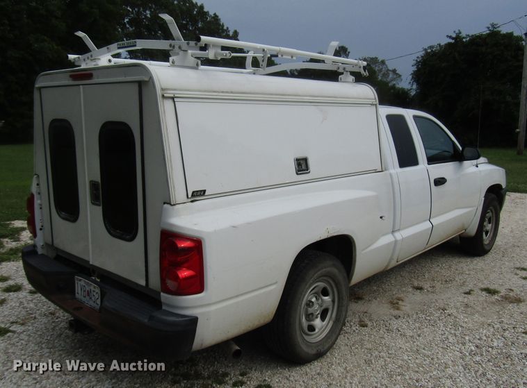 image for item DG8046 2006 Dodge Dakota Club Cab pickup truck