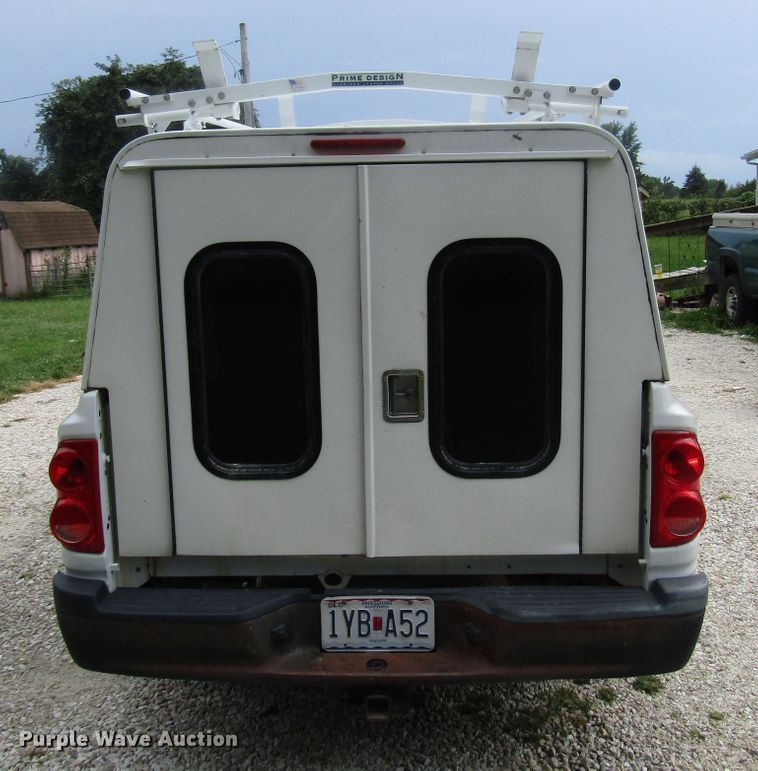 image for item DG8046 2006 Dodge Dakota Club Cab pickup truck