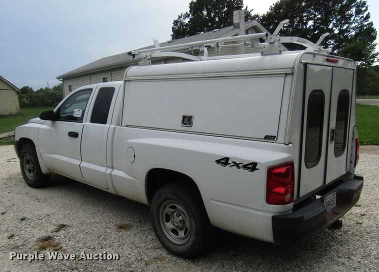 image for item DG8046 2006 Dodge Dakota Club Cab pickup truck