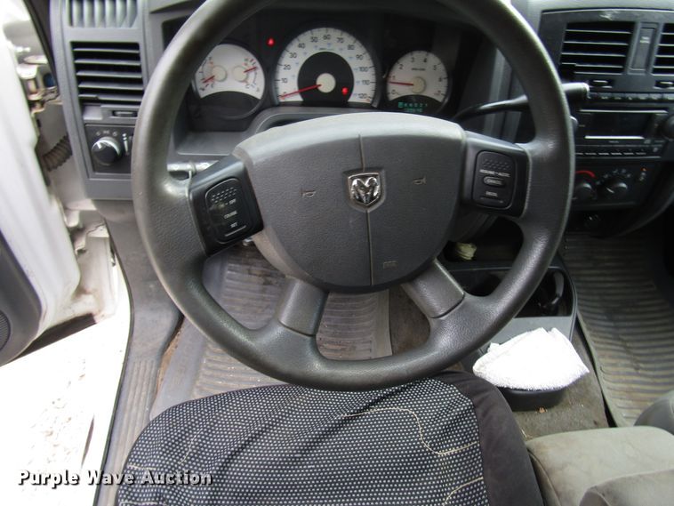 image for item DG8046 2006 Dodge Dakota Club Cab pickup truck