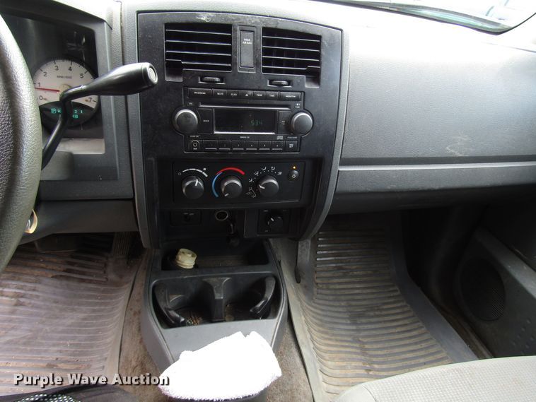 image for item DG8046 2006 Dodge Dakota Club Cab pickup truck