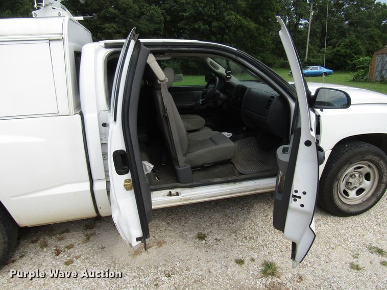 image for item DG8046 2006 Dodge Dakota Club Cab pickup truck