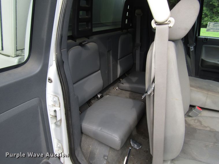 image for item DG8046 2006 Dodge Dakota Club Cab pickup truck