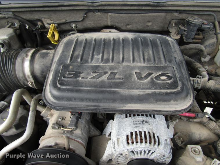 image for item DG8046 2006 Dodge Dakota Club Cab pickup truck