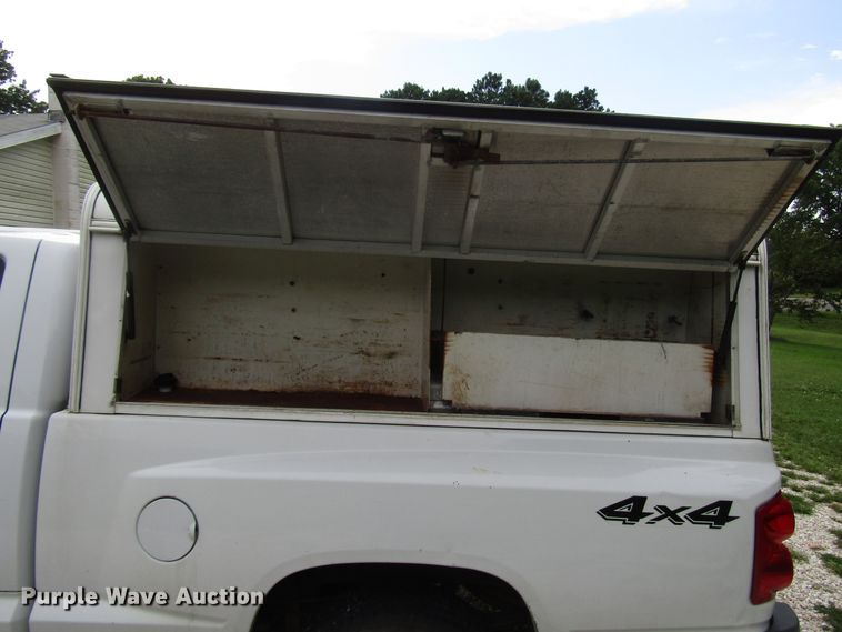 image for item DG8046 2006 Dodge Dakota Club Cab pickup truck