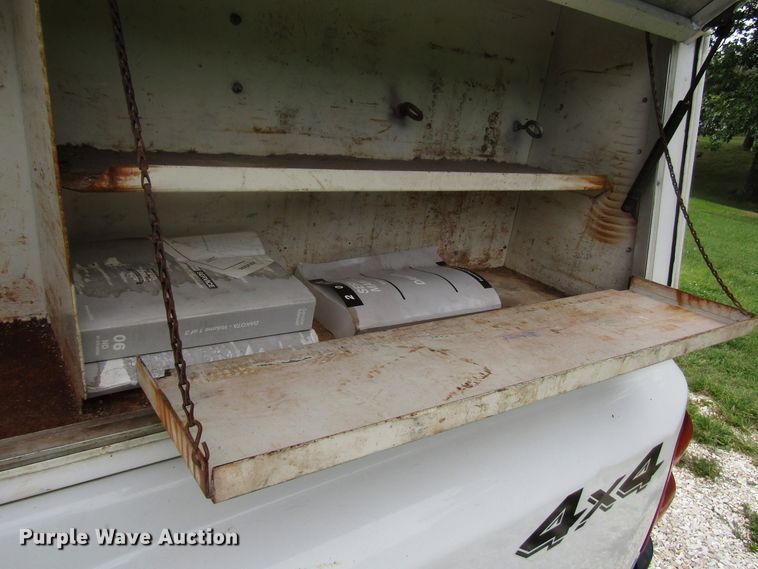 image for item DG8046 2006 Dodge Dakota Club Cab pickup truck