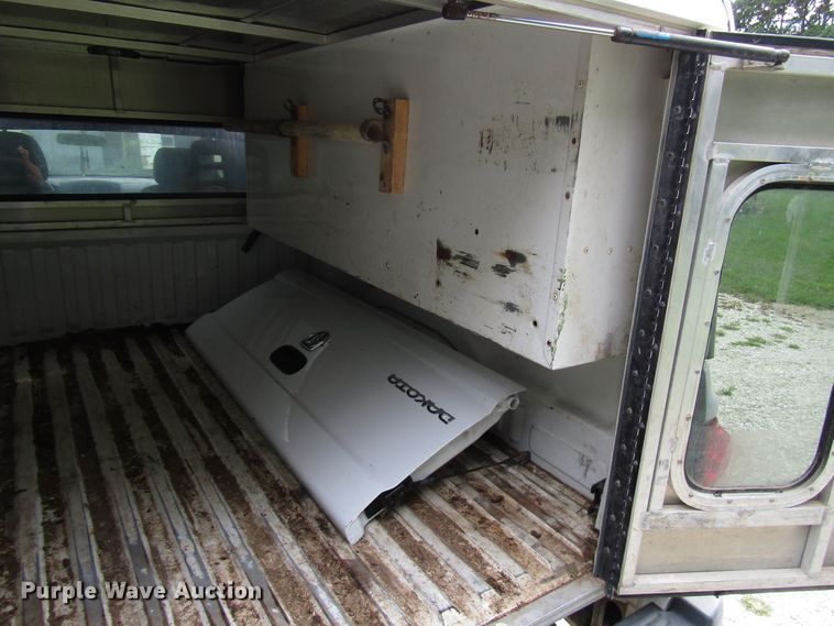 image for item DG8046 2006 Dodge Dakota Club Cab pickup truck