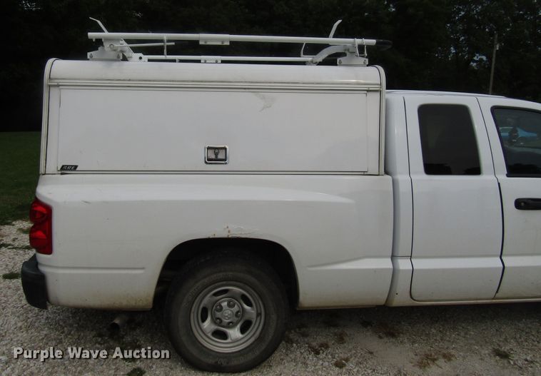 image for item DG8046 2006 Dodge Dakota Club Cab pickup truck