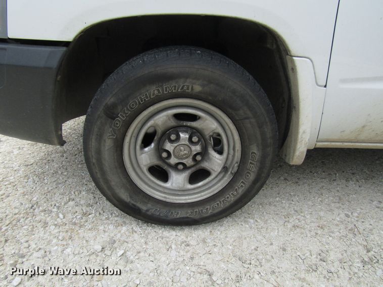 image for item DG8046 2006 Dodge Dakota Club Cab pickup truck