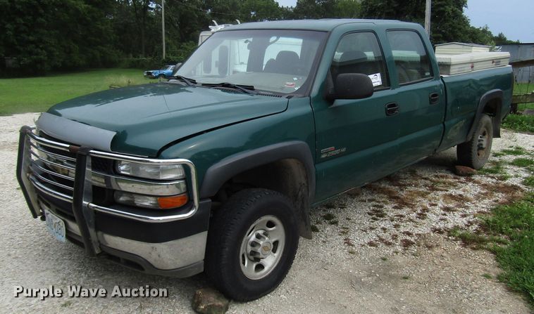 image for item DG8047 2002 Chevrolet Silverado 2500HD Crew Cab pickup truck