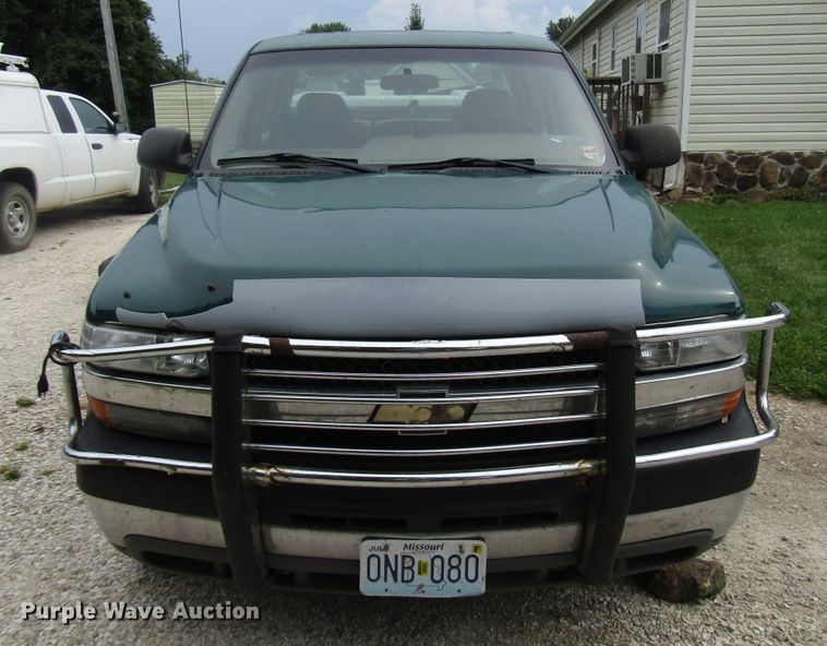 image for item DG8047 2002 Chevrolet Silverado 2500HD Crew Cab pickup truck