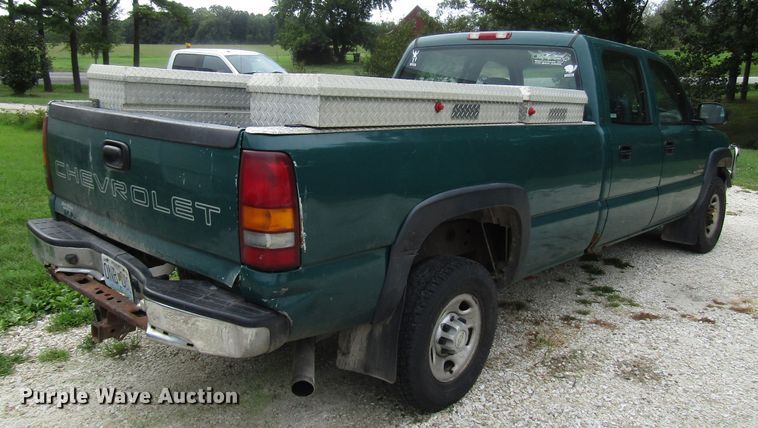 image for item DG8047 2002 Chevrolet Silverado 2500HD Crew Cab pickup truck