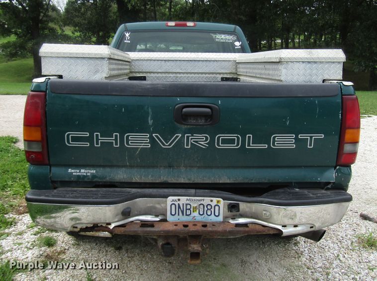 image for item DG8047 2002 Chevrolet Silverado 2500HD Crew Cab pickup truck