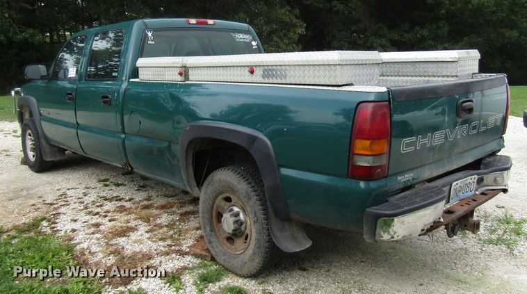 image for item DG8047 2002 Chevrolet Silverado 2500HD Crew Cab pickup truck