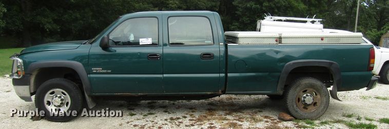 image for item DG8047 2002 Chevrolet Silverado 2500HD Crew Cab pickup truck
