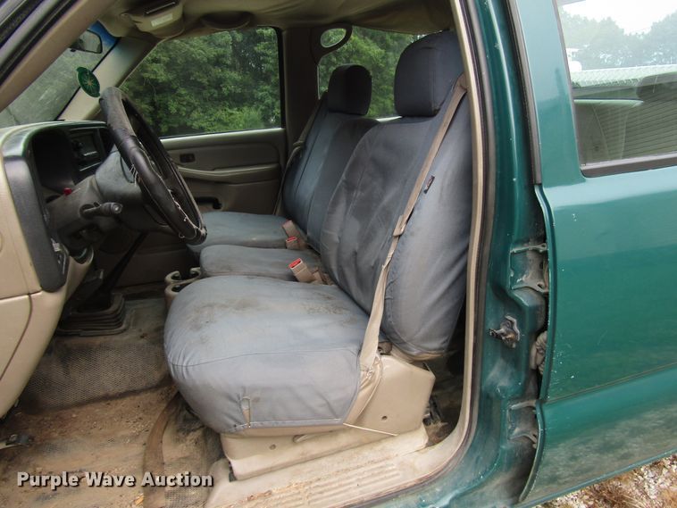 image for item DG8047 2002 Chevrolet Silverado 2500HD Crew Cab pickup truck