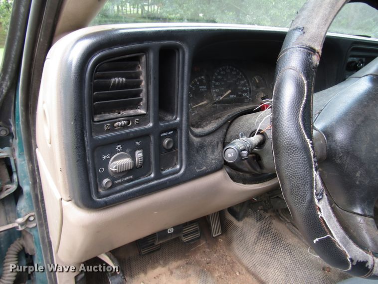 image for item DG8047 2002 Chevrolet Silverado 2500HD Crew Cab pickup truck