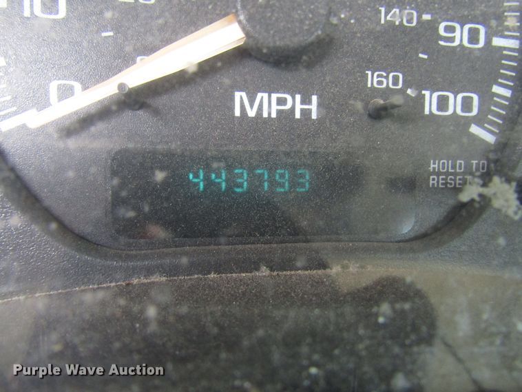 image for item DG8047 2002 Chevrolet Silverado 2500HD Crew Cab pickup truck