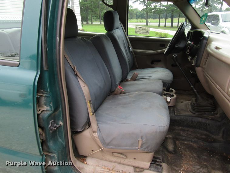 image for item DG8047 2002 Chevrolet Silverado 2500HD Crew Cab pickup truck