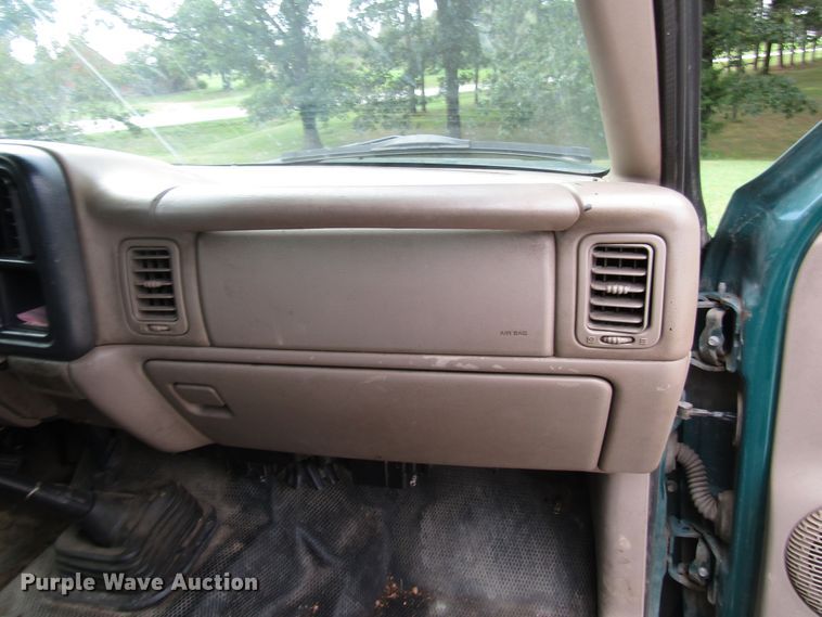 image for item DG8047 2002 Chevrolet Silverado 2500HD Crew Cab pickup truck