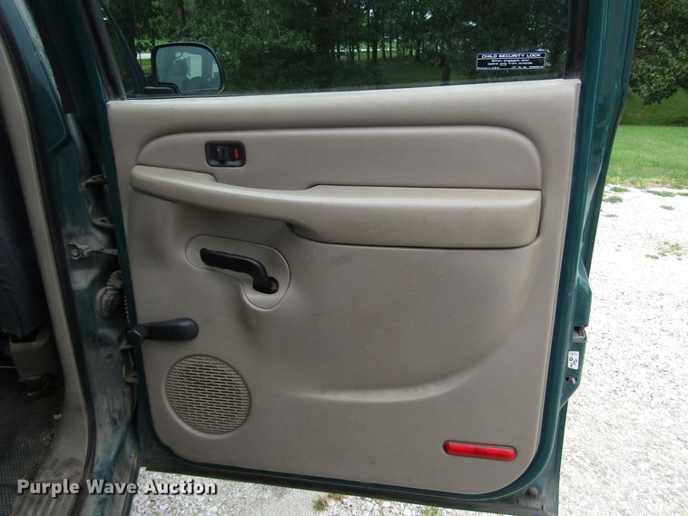 image for item DG8047 2002 Chevrolet Silverado 2500HD Crew Cab pickup truck