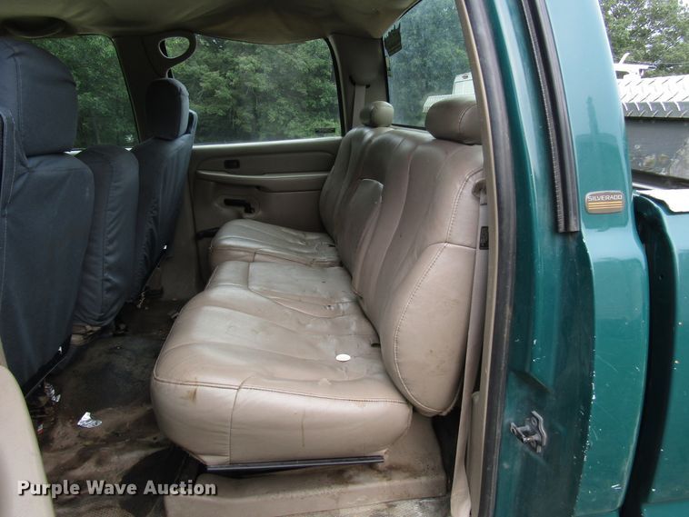 image for item DG8047 2002 Chevrolet Silverado 2500HD Crew Cab pickup truck