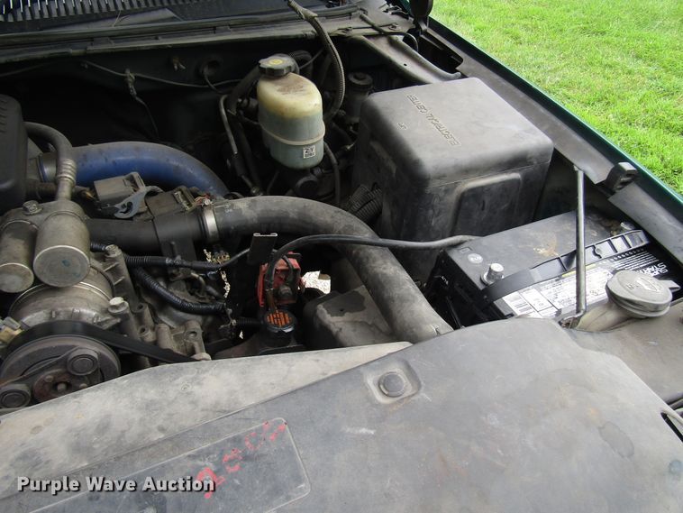 image for item DG8047 2002 Chevrolet Silverado 2500HD Crew Cab pickup truck