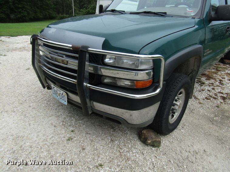 image for item DG8047 2002 Chevrolet Silverado 2500HD Crew Cab pickup truck