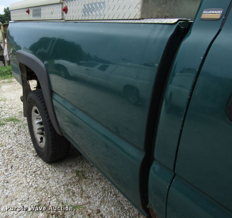 image for item DG8047 2002 Chevrolet Silverado 2500HD Crew Cab pickup truck